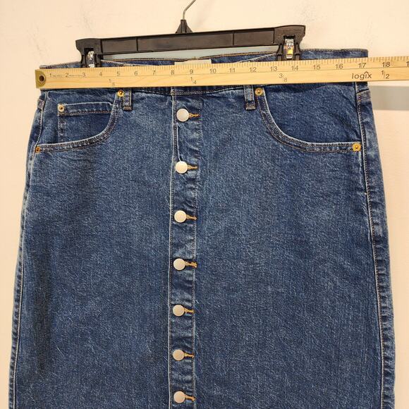Universal Thread Denim Midi Skirt Size 12 34" Blue Medium Wash Button Front Slit - Picture 5 of 8